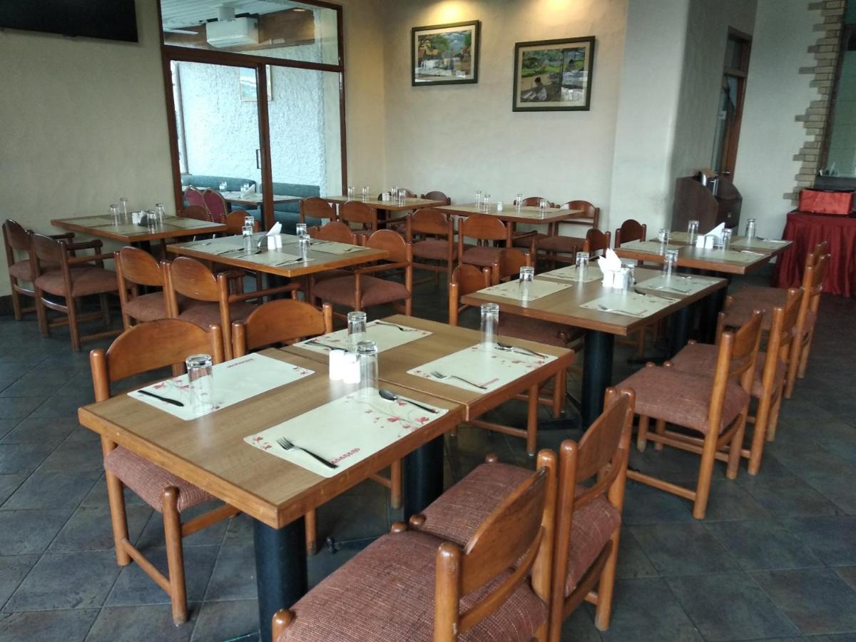 萨达南德酒店 Ankleshwar 外观 照片