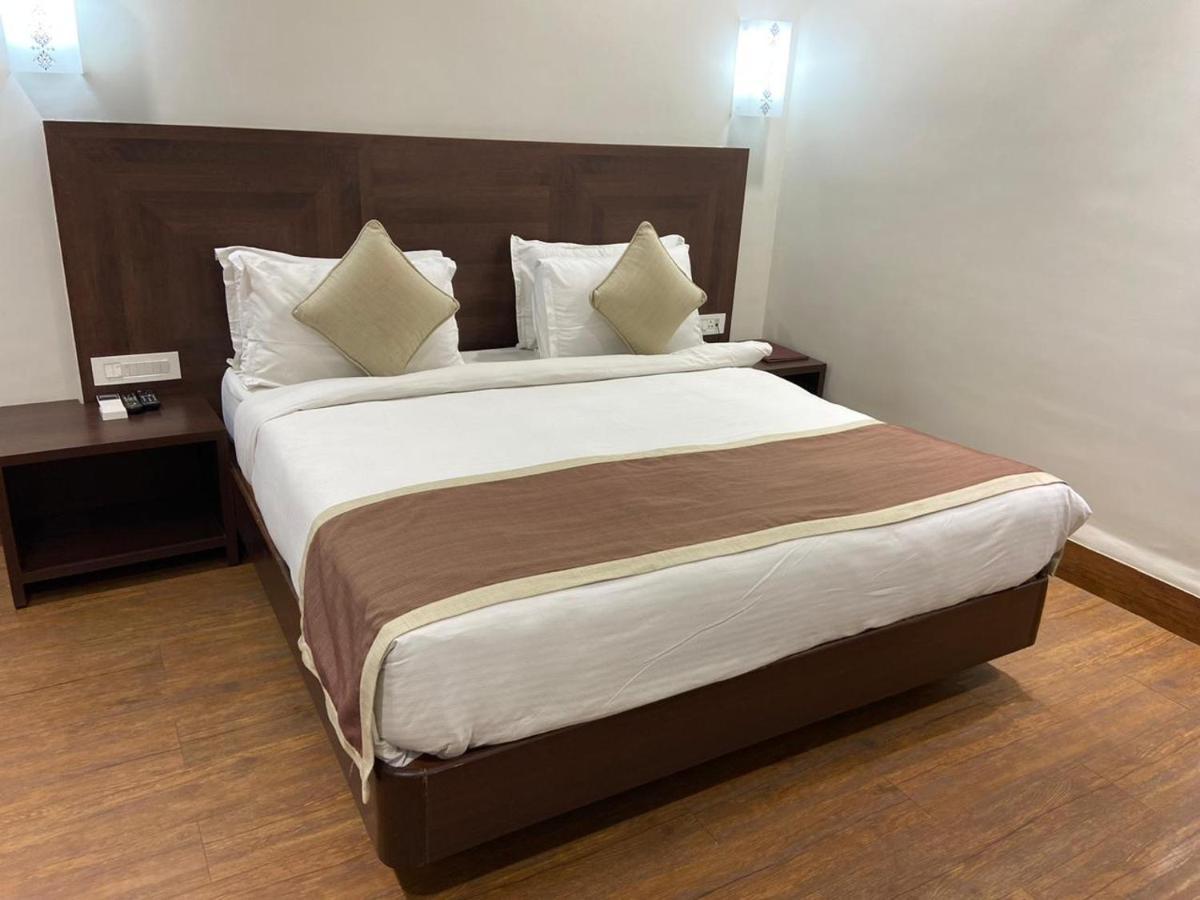 萨达南德酒店 Ankleshwar 外观 照片