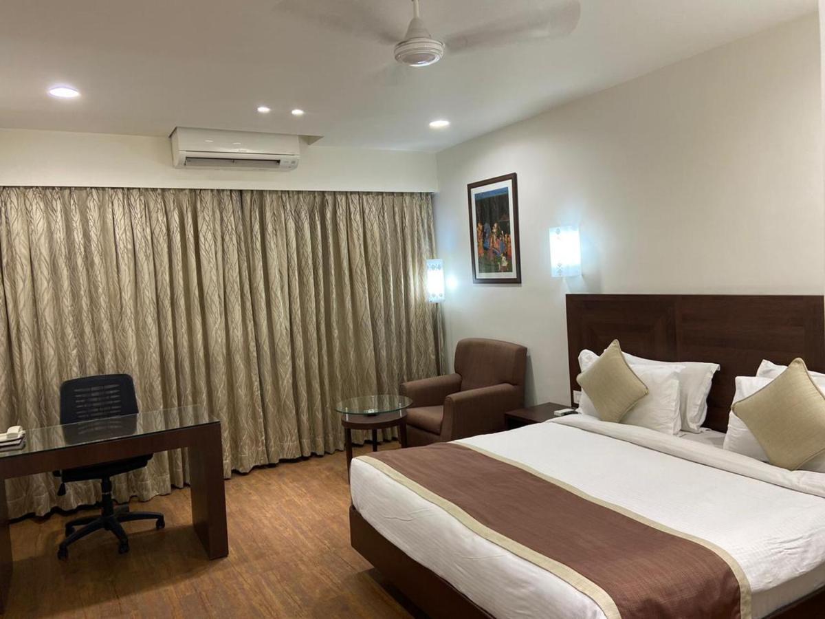 萨达南德酒店 Ankleshwar 外观 照片