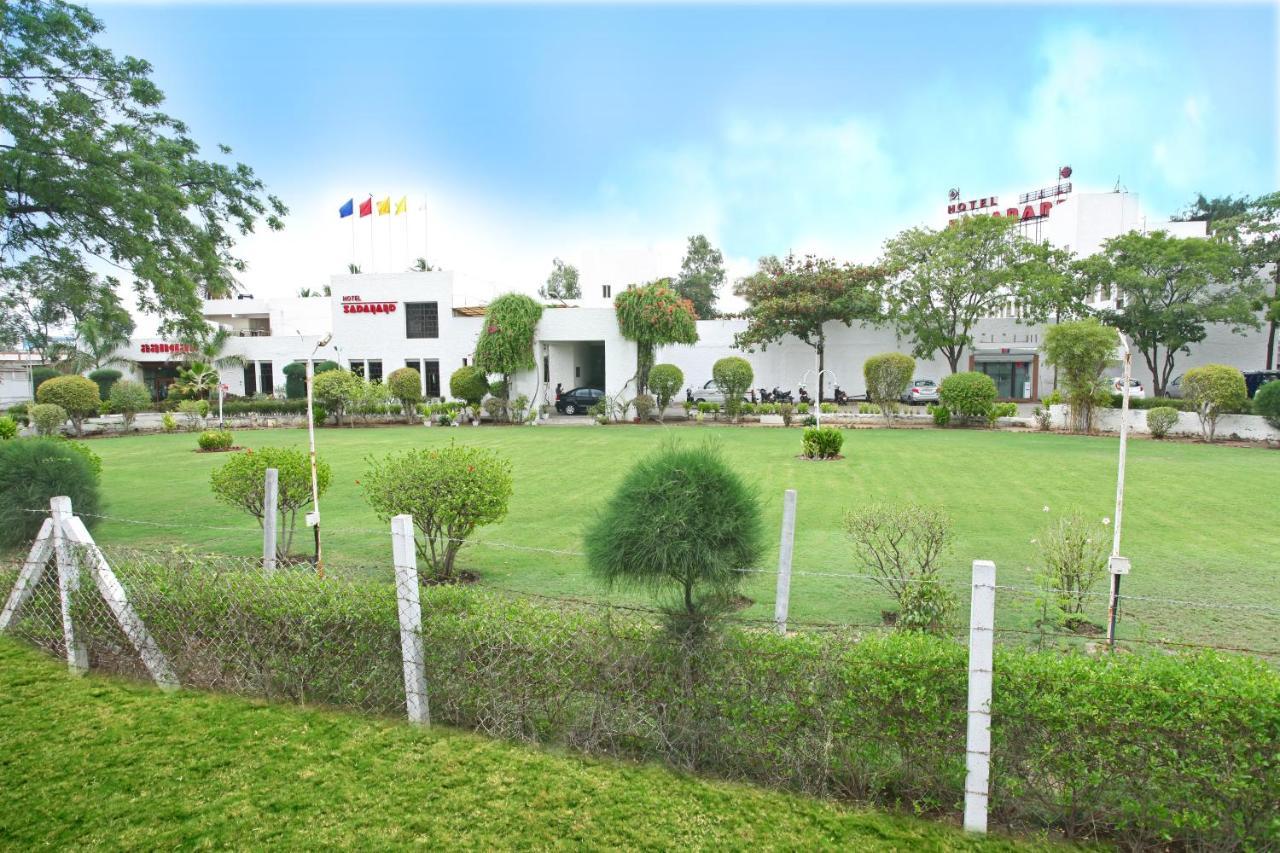 萨达南德酒店 Ankleshwar 外观 照片