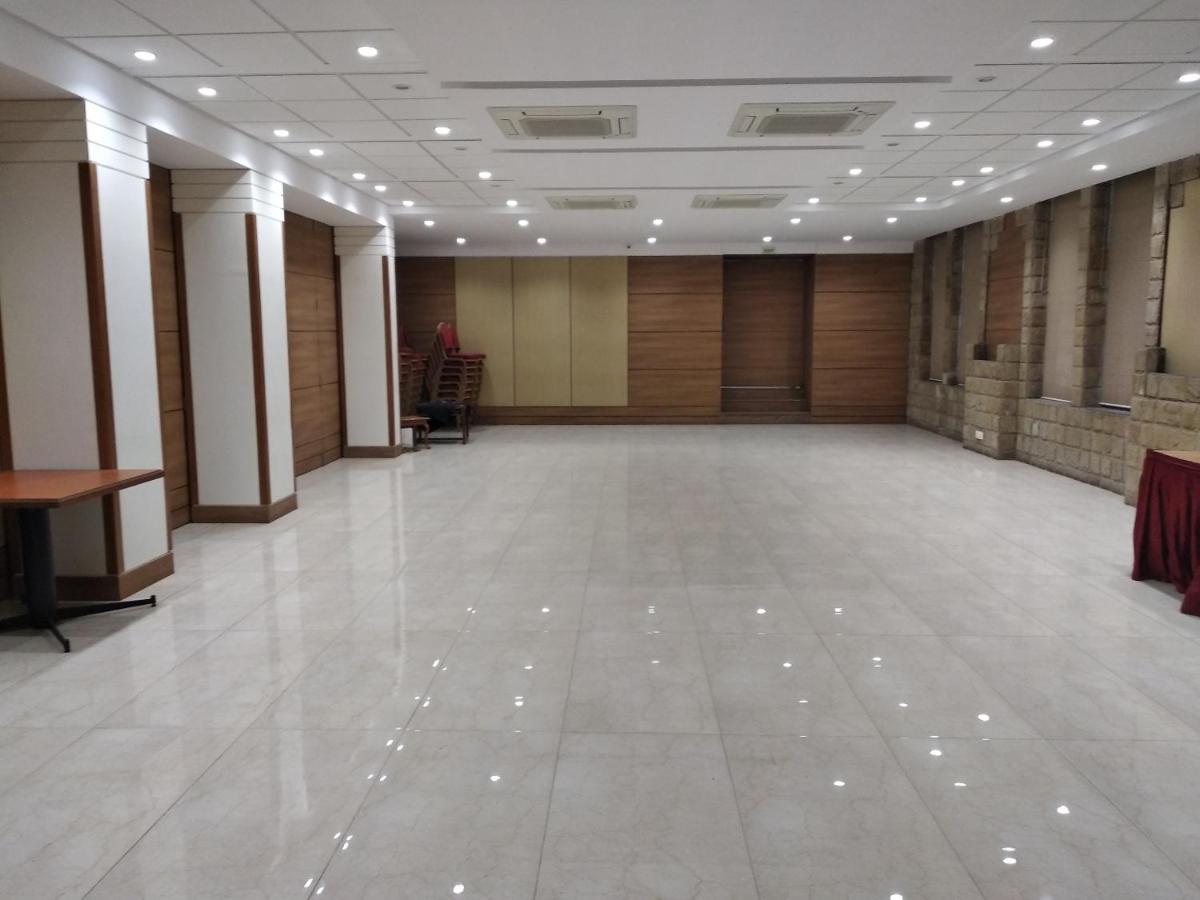 萨达南德酒店 Ankleshwar 外观 照片