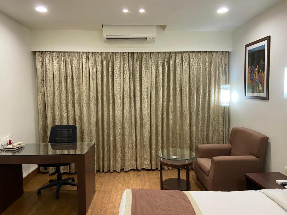 萨达南德酒店 Ankleshwar 外观 照片