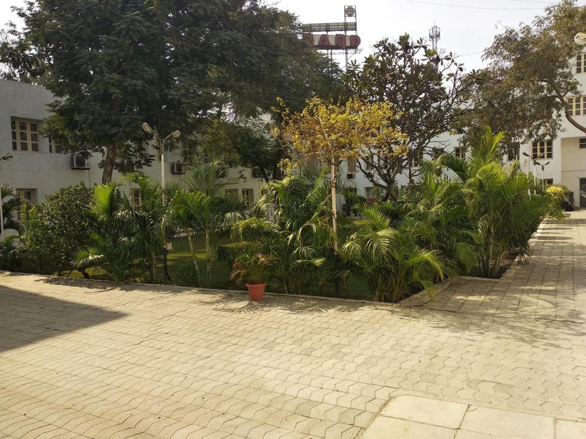 萨达南德酒店 Ankleshwar 外观 照片