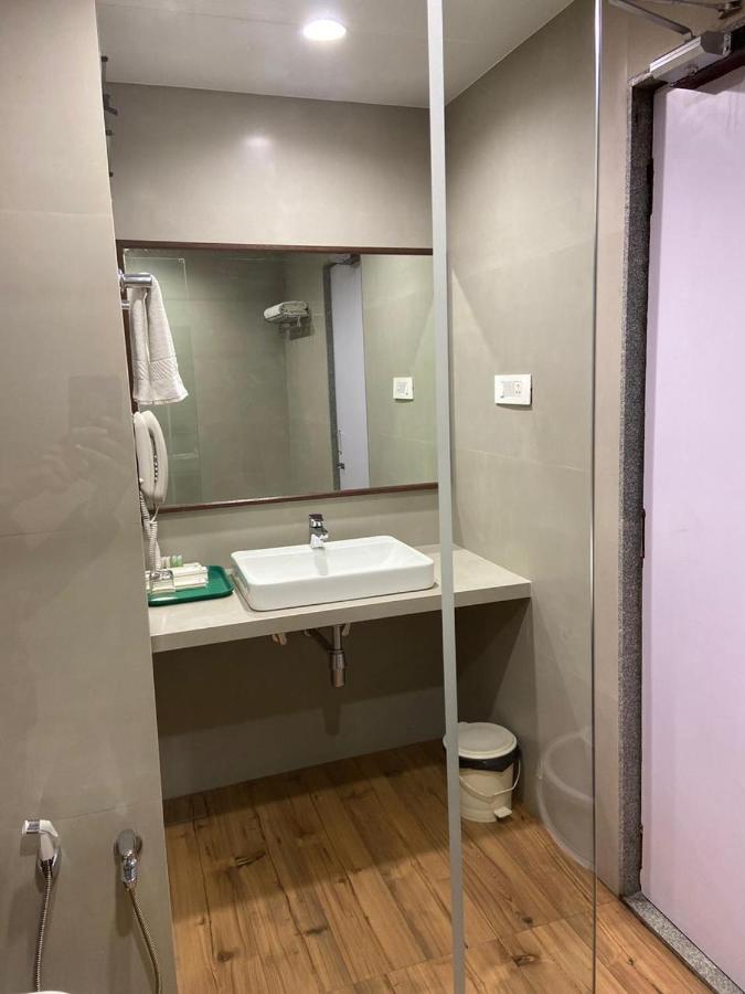 萨达南德酒店 Ankleshwar 外观 照片