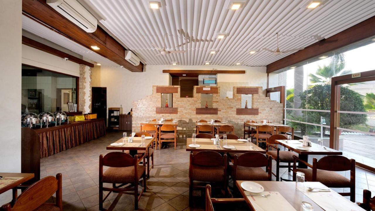 萨达南德酒店 Ankleshwar 外观 照片