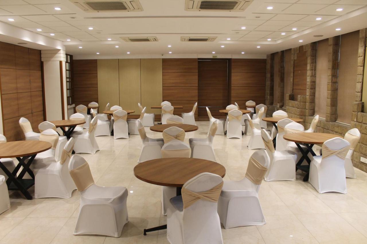 萨达南德酒店 Ankleshwar 外观 照片