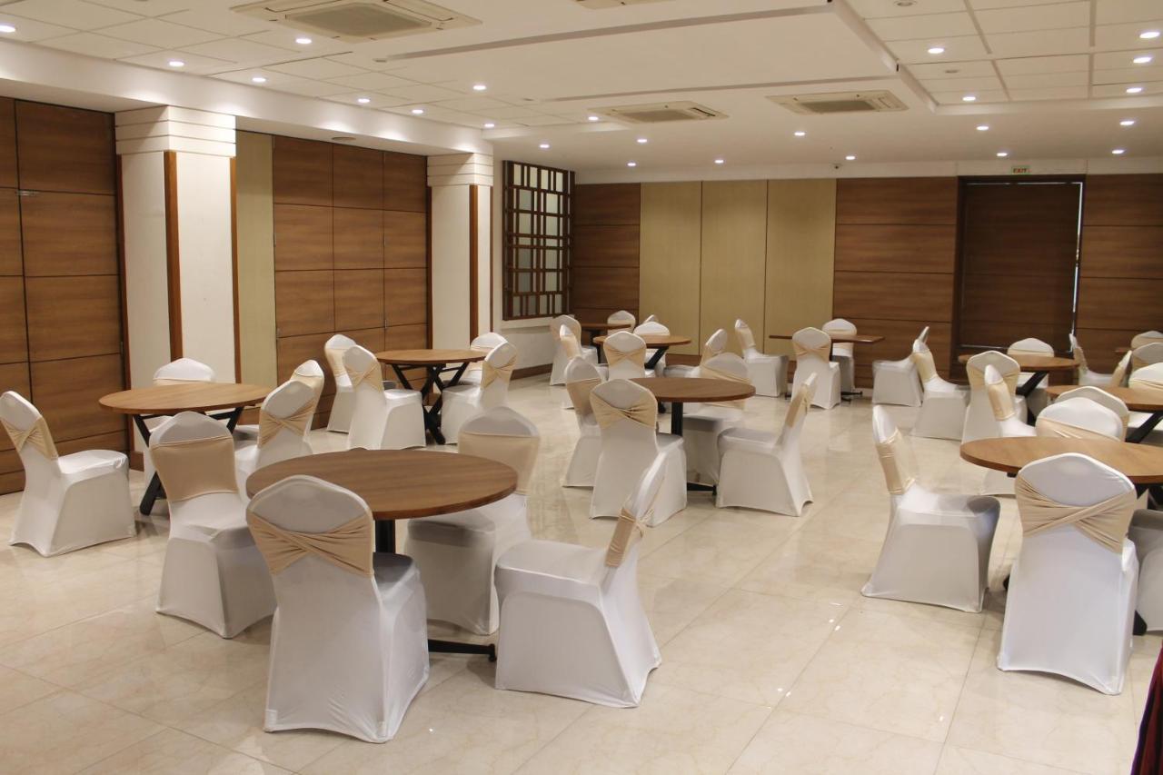 萨达南德酒店 Ankleshwar 外观 照片