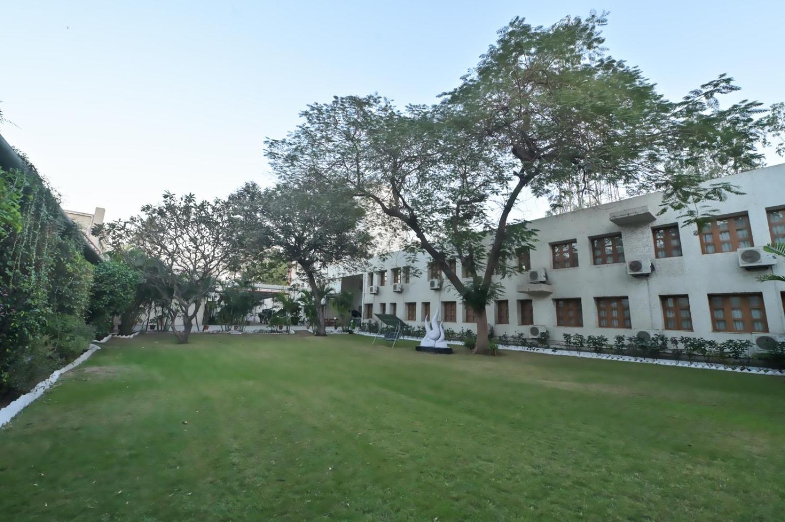 萨达南德酒店 Ankleshwar 外观 照片