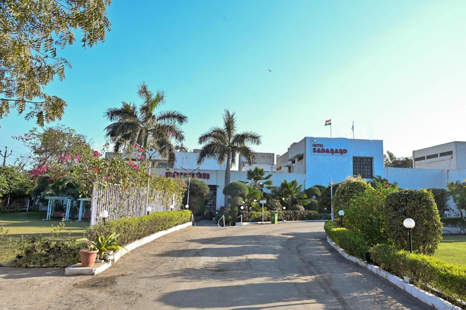 萨达南德酒店 Ankleshwar 外观 照片