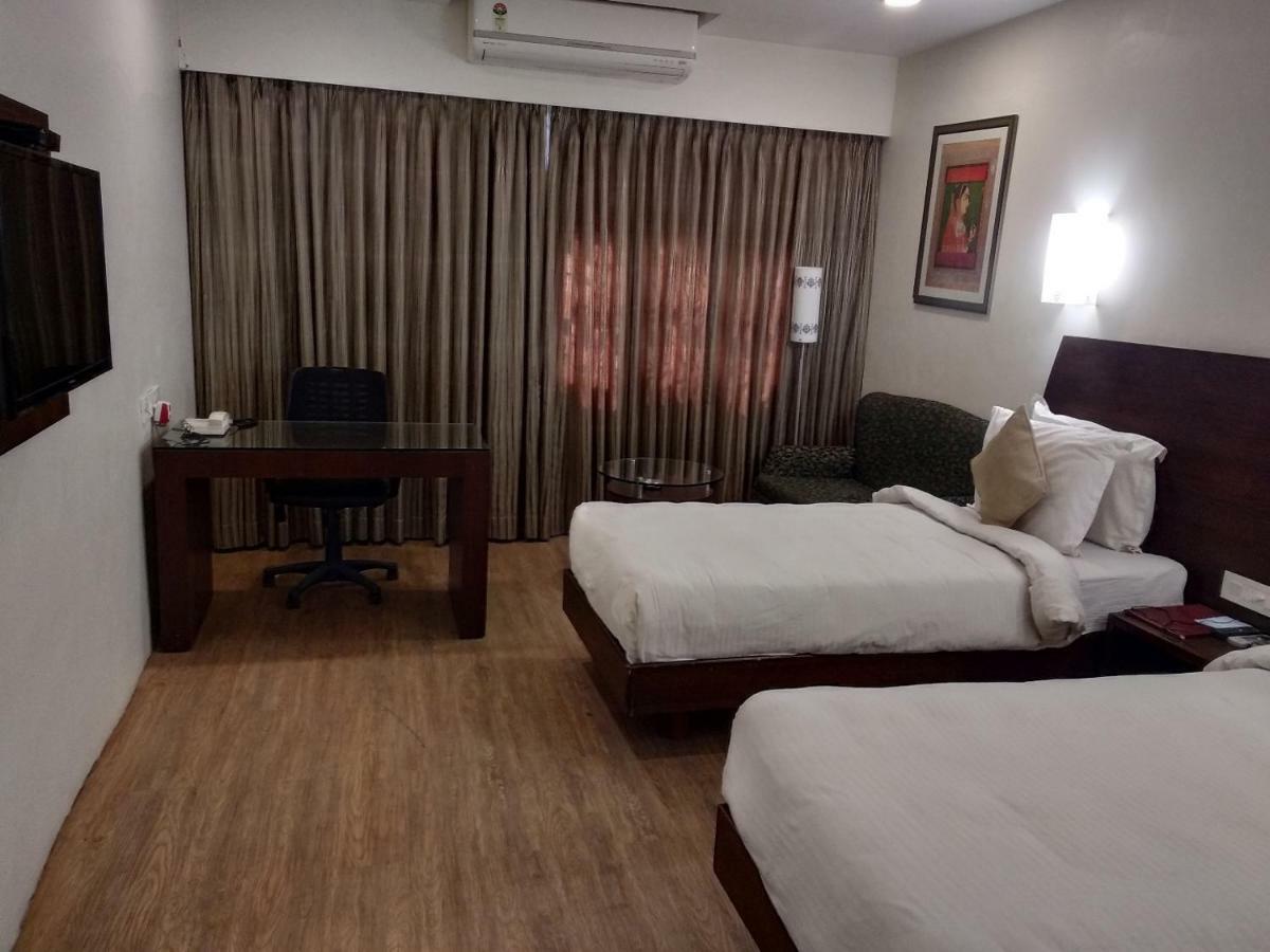 萨达南德酒店 Ankleshwar 外观 照片