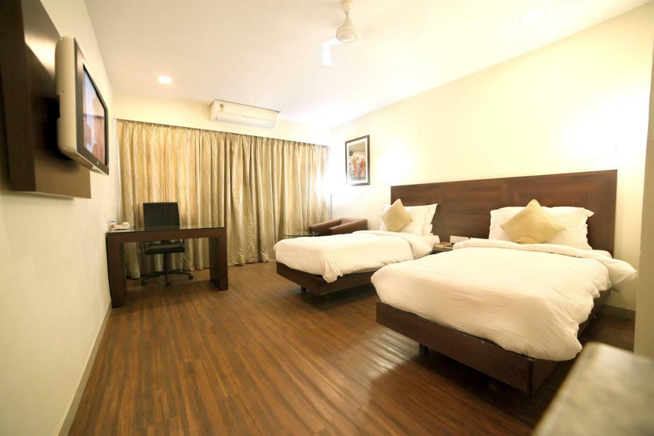 萨达南德酒店 Ankleshwar 外观 照片